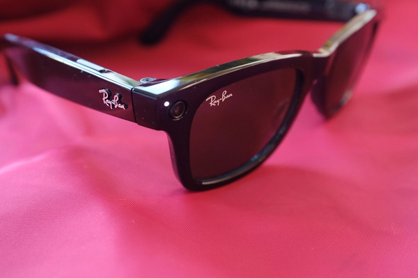 Ray-Ban Stories can send WhatsApp messages and calls