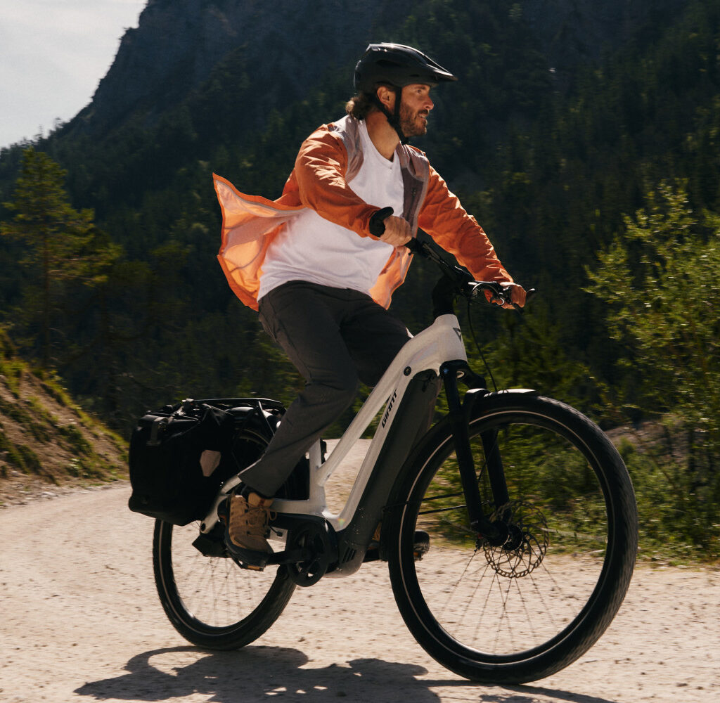 Giant Targets Commuters and Tourers With New E-Bikes